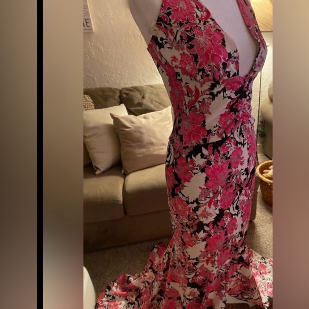 Elegant Pink Floral Halter Designer Dress 🌺 - Picture 11 of 11